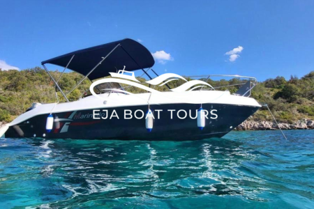 Private vs Group Boat Tours. Which One Should You Choose?