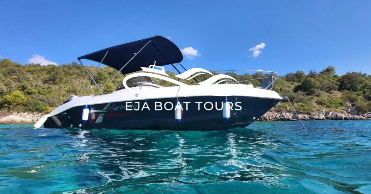 Private vs Group Boat Tours. Which One Should You Choose?